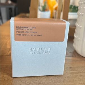 Haus Labs by Lady Gaga bio blurring loose setting powder - deep honey